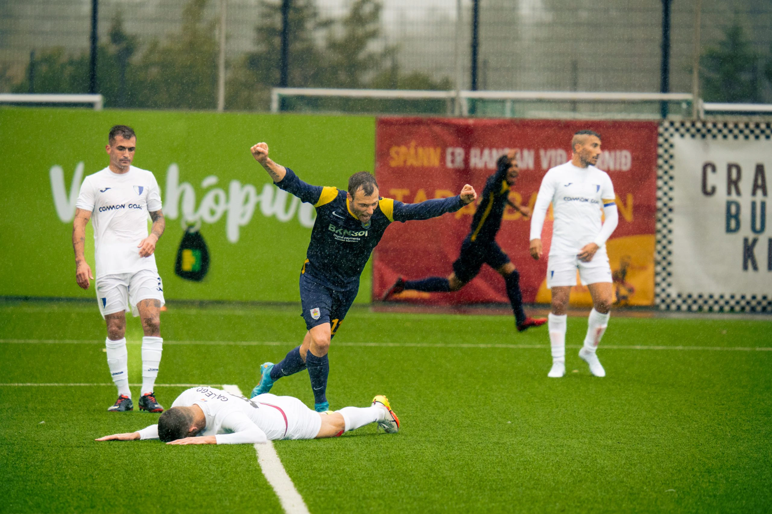 immagine esultanza post gol fiorita
