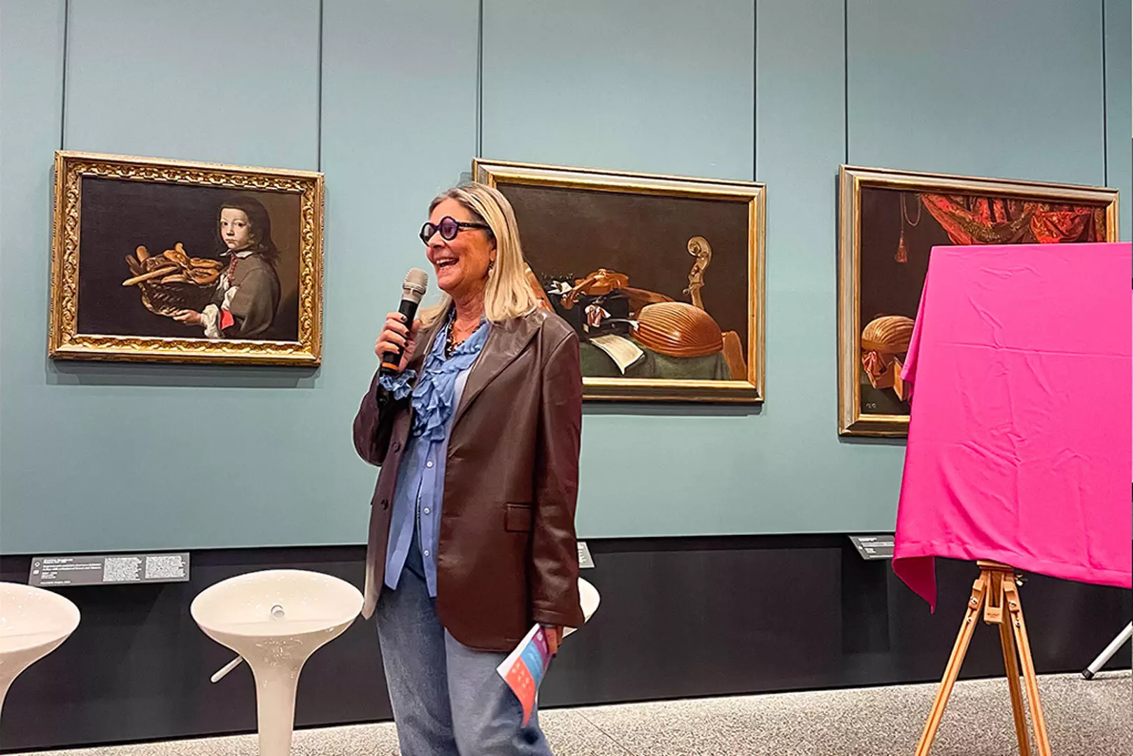 immagine mostra la donna nell'arte for you e pernice agenzia comunicazione bergamo