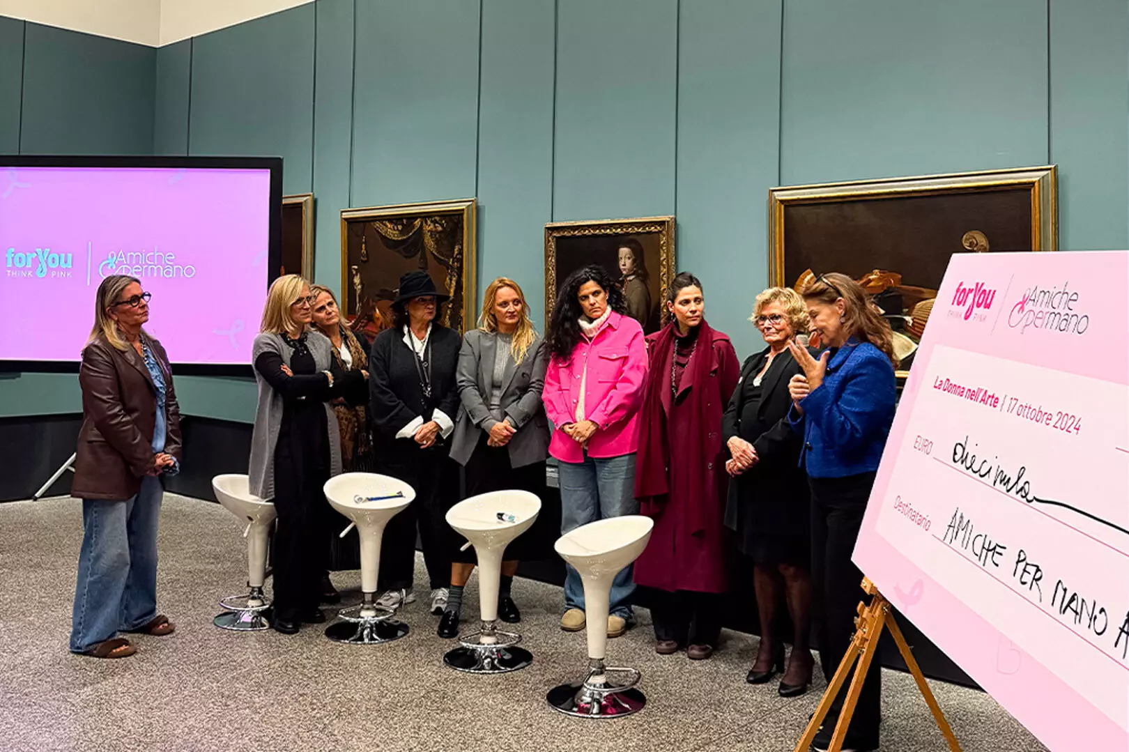 immagine mostra la donna nell'arte for you e pernice agenzia comunicazione bergamo